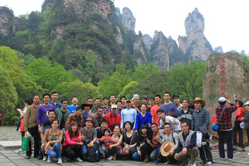 公司組織全體員工到桂林、張家界、云南等地旅游.jpg
